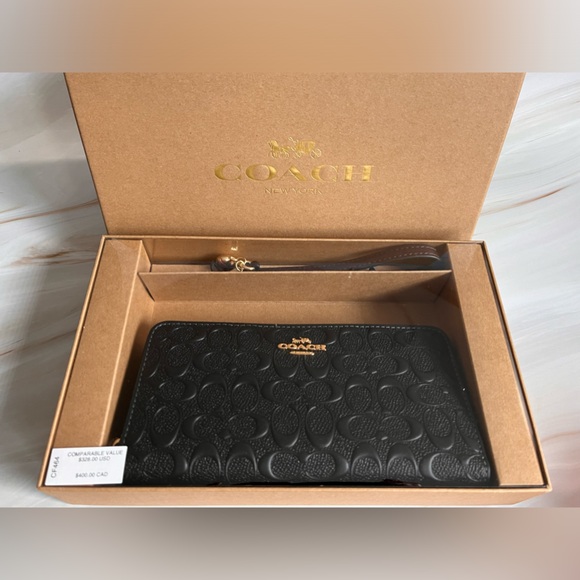 Coach Women's Signature Smooth Calf Leather Wallet  Detachable Wrist‎ Strap - Picture 2 of 5